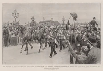 Die Rückkehr des 1. Bataillons der Grenadier Guards aus dem Sudan, Überquerung der Westminster Bridge auf dem Weg von Waterloo zu den Wellington Barracks